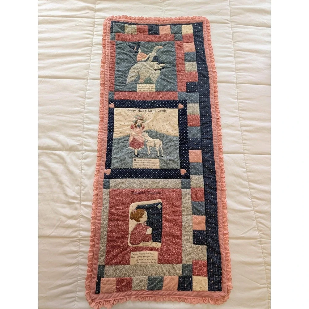 Vintage Handmade Nursery Rhyme Wall Hanging Quilt Mother Goose Mary Lamb Mauve‎